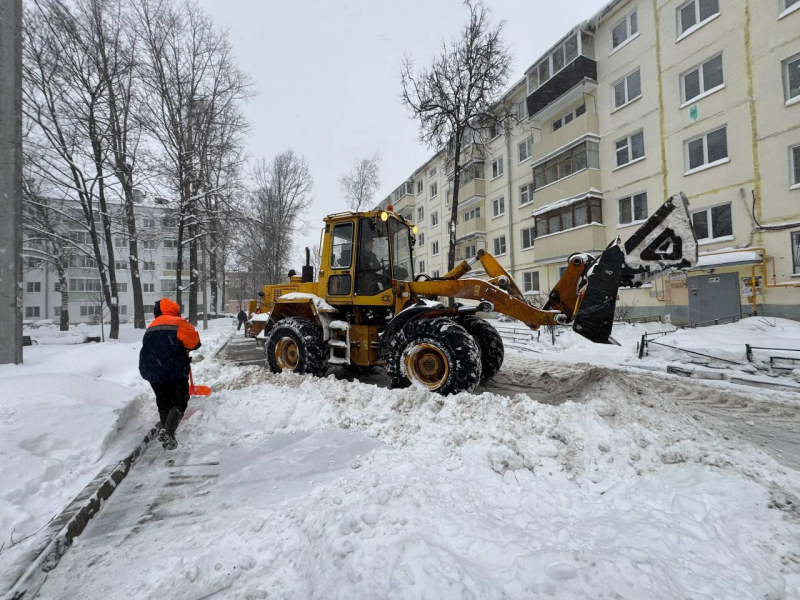 Жители Сергиева Посада вышли на субботник, чтобы вместе с коммунальщиками расчистить улицы и дворы