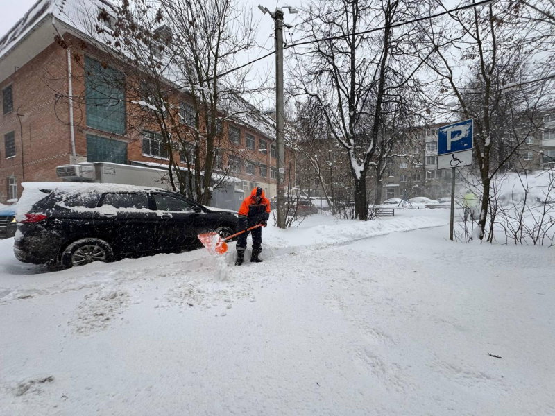 Жители Сергиева Посада вышли на субботник, чтобы вместе с коммунальщиками расчистить улицы и дворы